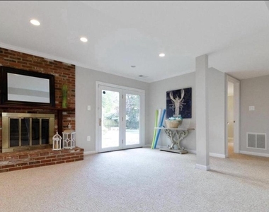 1606 Mary Ellen Court - Photo Thumbnail 30
