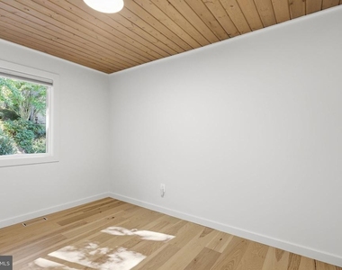 11216 S Shore Road - Photo Thumbnail 17