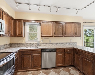 4535 Sawgrass Court - Photo Thumbnail 10