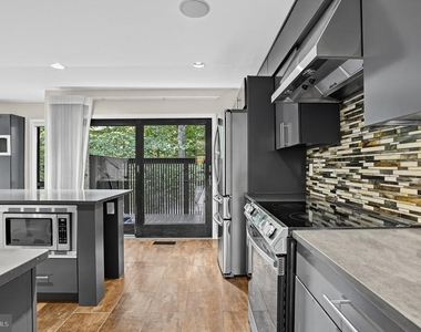 11322 Dockside Circle - Photo Thumbnail 9