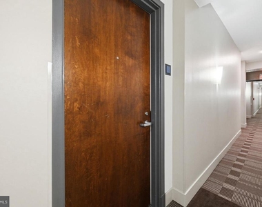 1800 Wilson Boulevard - Photo Thumbnail 14