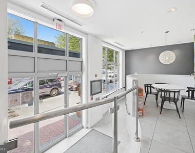 1800 Wilson Boulevard - Photo Thumbnail 15
