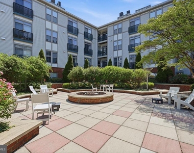 1800 Wilson Boulevard - Photo Thumbnail 13