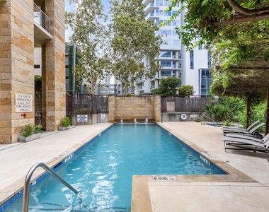800 W 5th St - Photo Thumbnail 8