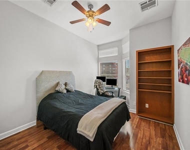 2802 Nueces St - Photo Thumbnail 3