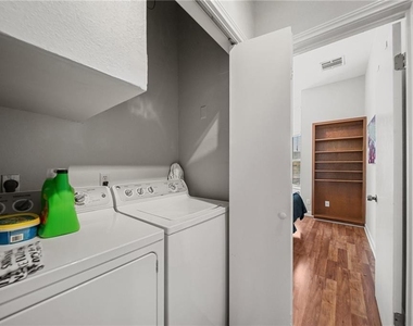 2802 Nueces St - Photo Thumbnail 4