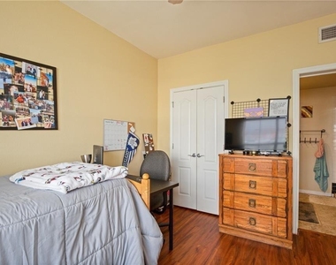 2505 San Gabriel St - Photo Thumbnail 7