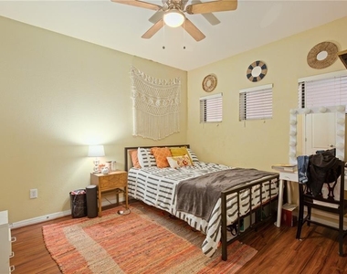 2505 San Gabriel St - Photo Thumbnail 8