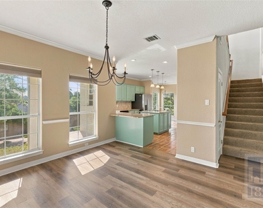 501 Rolling Green Dr - Photo Thumbnail 8