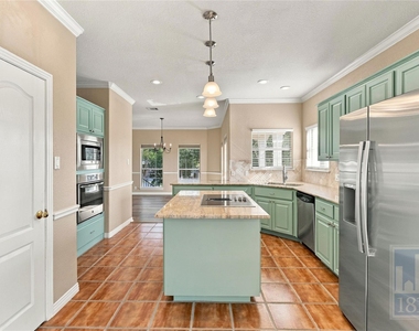 501 Rolling Green Dr - Photo Thumbnail 13