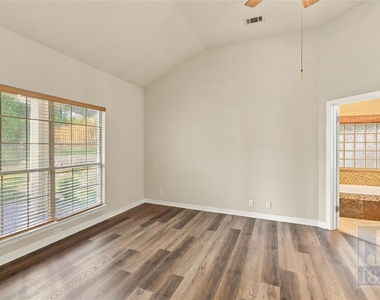 501 Rolling Green Dr - Photo Thumbnail 17