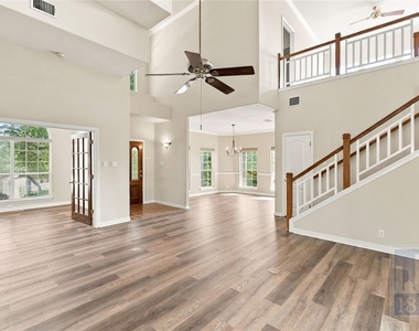 501 Rolling Green Dr - Photo Thumbnail 1