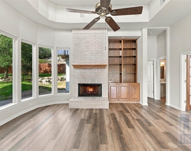 501 Rolling Green Dr - Photo Thumbnail 4