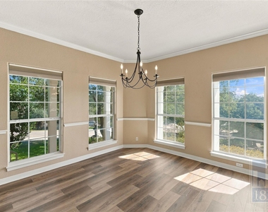 501 Rolling Green Dr - Photo Thumbnail 9