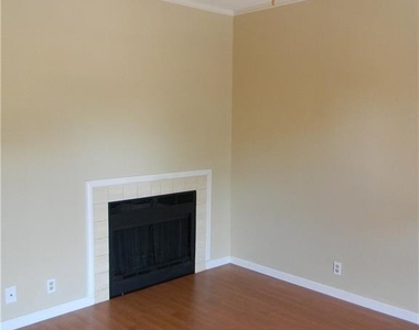 2804 Rio Grande St - Photo Thumbnail 5