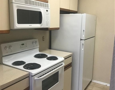 2804 Rio Grande St - Photo Thumbnail 3
