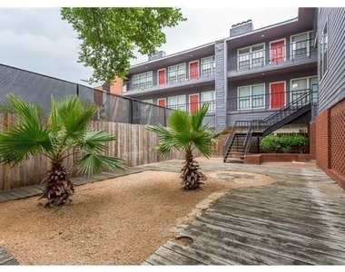 2804 Rio Grande St - Photo Thumbnail 8