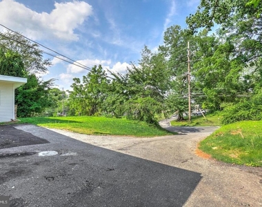904 S Chester Road - Photo Thumbnail 38