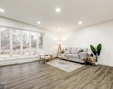 904 S Chester Road - Photo Thumbnail 4