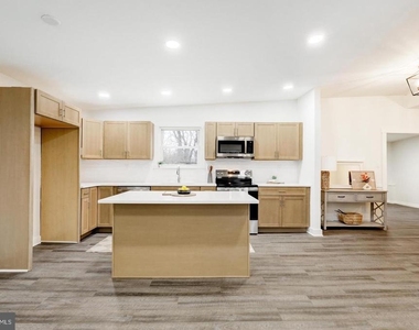 904 S Chester Road - Photo Thumbnail 5