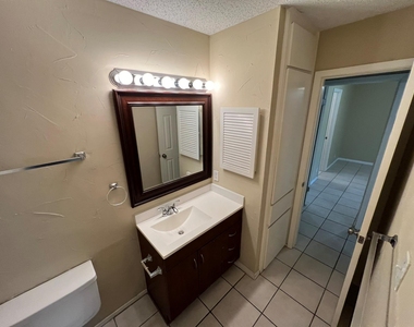 106 E 30th St - Photo Thumbnail 6
