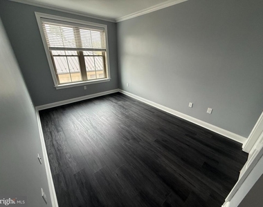 200 N Sycamore Street - Photo Thumbnail 8