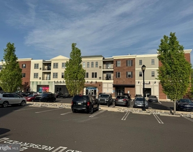 200 N Sycamore Street - Photo Thumbnail 10