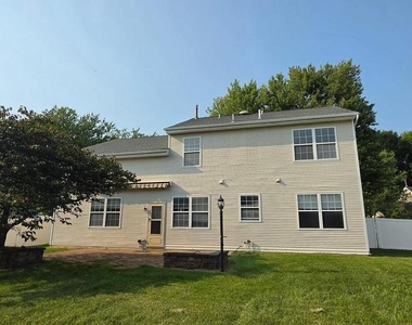 35 Oakmont Terrace - Photo Thumbnail 3