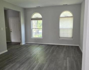 35 Oakmont Terrace - Photo Thumbnail 14