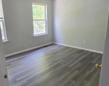 35 Oakmont Terrace - Photo Thumbnail 10