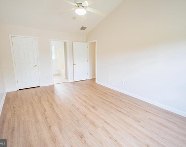 211 Laurel Avenue - Photo Thumbnail 16