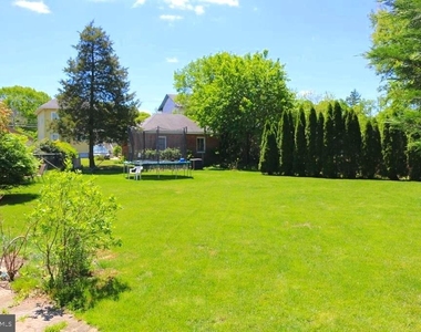 211 Laurel Avenue - Photo Thumbnail 3