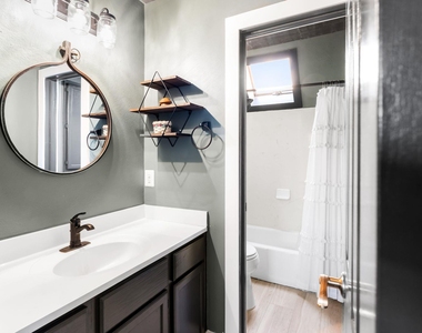 1701 Greenlawn Blvd - Photo Thumbnail 11