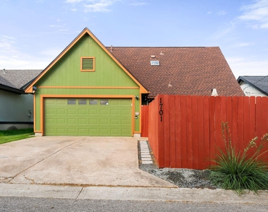 1701 Greenlawn Blvd - Photo Thumbnail 24