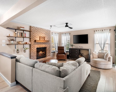 1701 Greenlawn Blvd - Photo Thumbnail 3