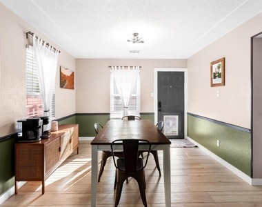 1701 Greenlawn Blvd - Photo Thumbnail 4