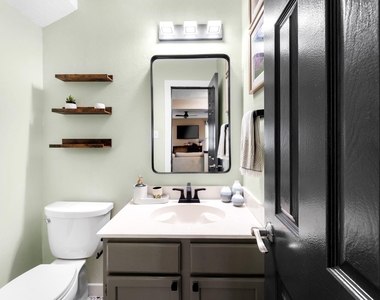 1701 Greenlawn Blvd - Photo Thumbnail 17