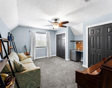 1701 Greenlawn Blvd - Photo Thumbnail 15