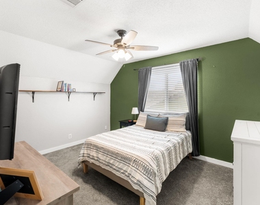 1701 Greenlawn Blvd - Photo Thumbnail 10