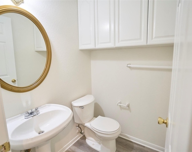 2307 Davis St - Photo Thumbnail 17