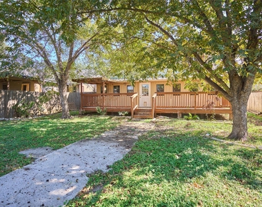 2307 Davis St - Photo Thumbnail 14