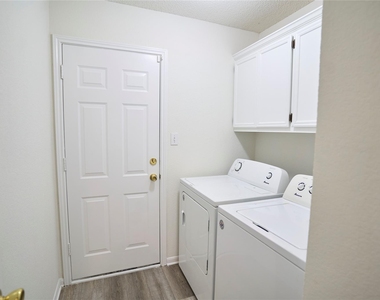 2307 Davis St - Photo Thumbnail 24