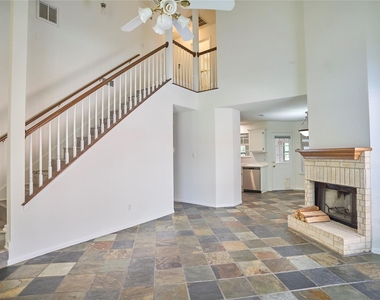 2307 Davis St - Photo Thumbnail 3