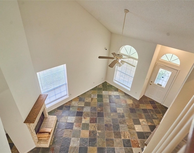 2307 Davis St - Photo Thumbnail 5
