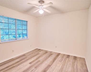 2307 Davis St - Photo Thumbnail 22