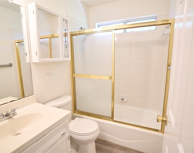 2307 Davis St - Photo Thumbnail 19