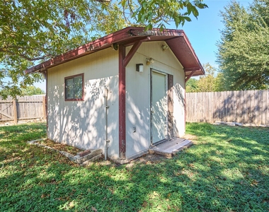 2307 Davis St - Photo Thumbnail 16