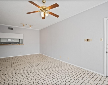 807 W 25th St - Photo Thumbnail 2