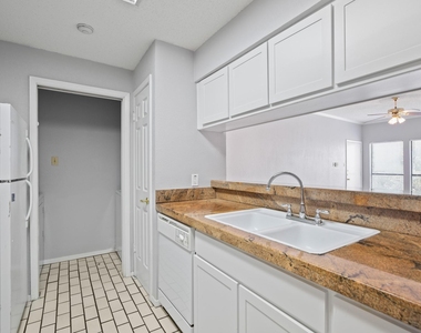 807 W 25th St - Photo Thumbnail 6