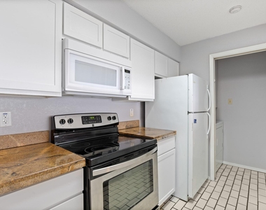 807 W 25th St - Photo Thumbnail 5